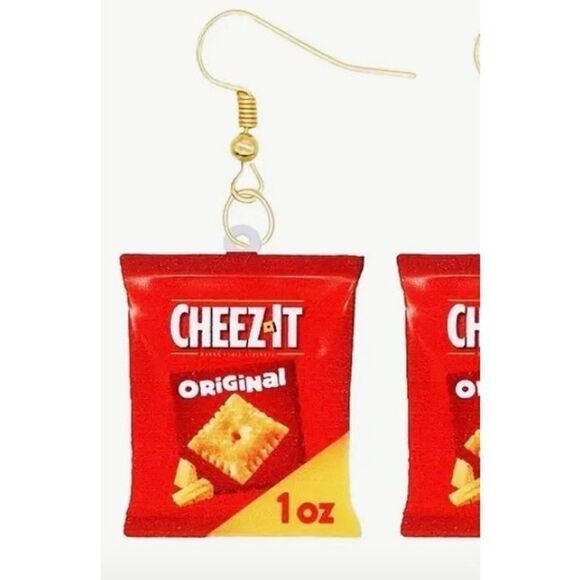 NWT Cheeze-IT Original Snack Bag Fun Dangle Hook Earrings - Picture 2 of 4